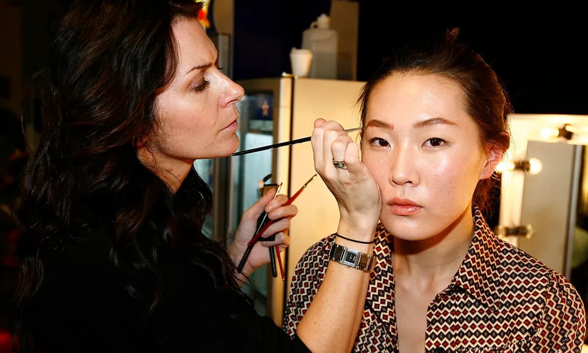 Makeup artist
