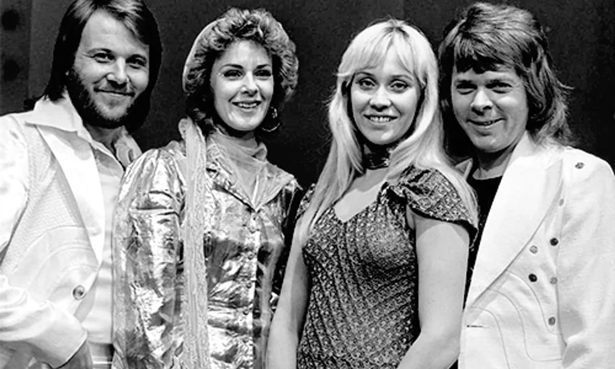 ABBA — Dancing Queen